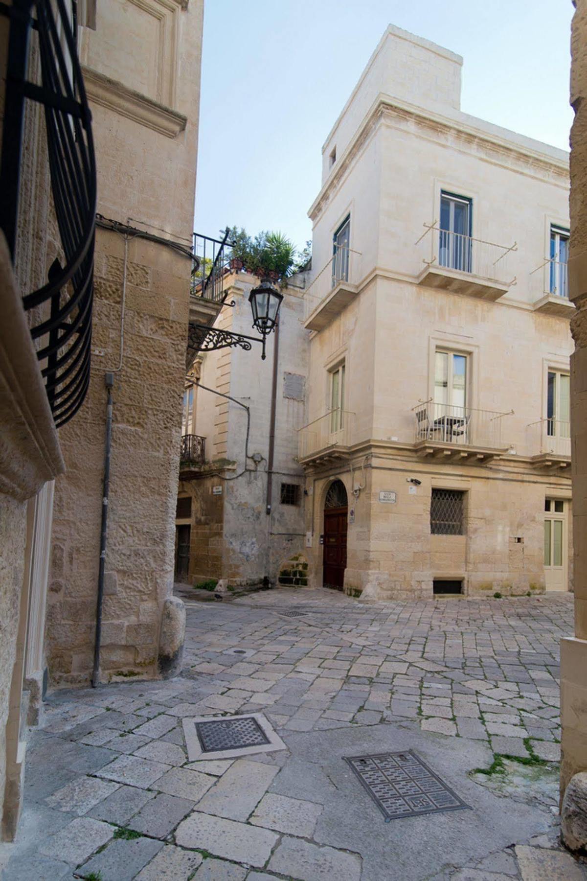 Vicodellacavallerizza - Boutique Apartments Lecce Buitenkant foto